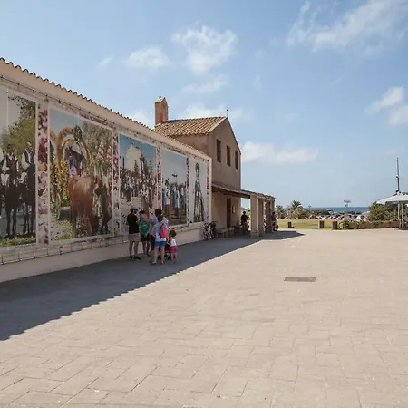 فندق Su Gunventeddu