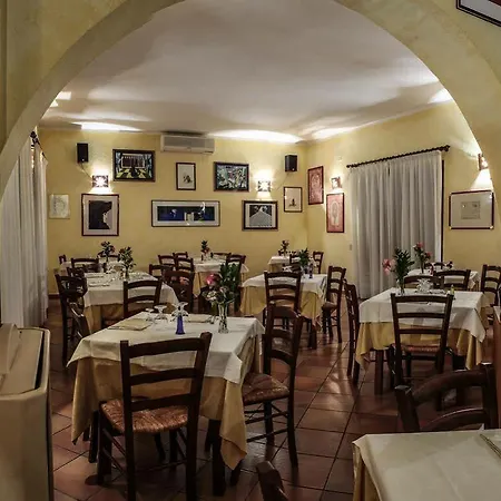 Отель Su Gunventeddu 2*